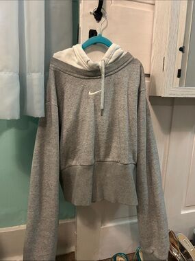 Nike Women’s Light Gray Cropped Hoodie with White Hood Lining